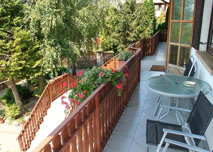Ibolya Apartment *